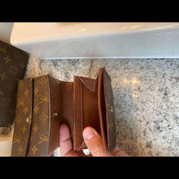 SOLD• Louis Vuitton Monogram Card Case - Picture 9 of 12